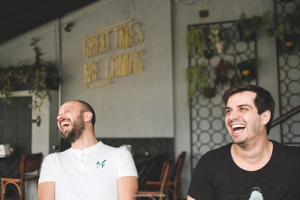 Casamento Marcella e Eduardo Life Fotografia Destination Photographers Cyndi Omoto Alex Oliveira Fotografia de casamento espontânea Sorocaba Oca Tupiniquim São Paulo Making of groom noivo yes i do sim eu aceito