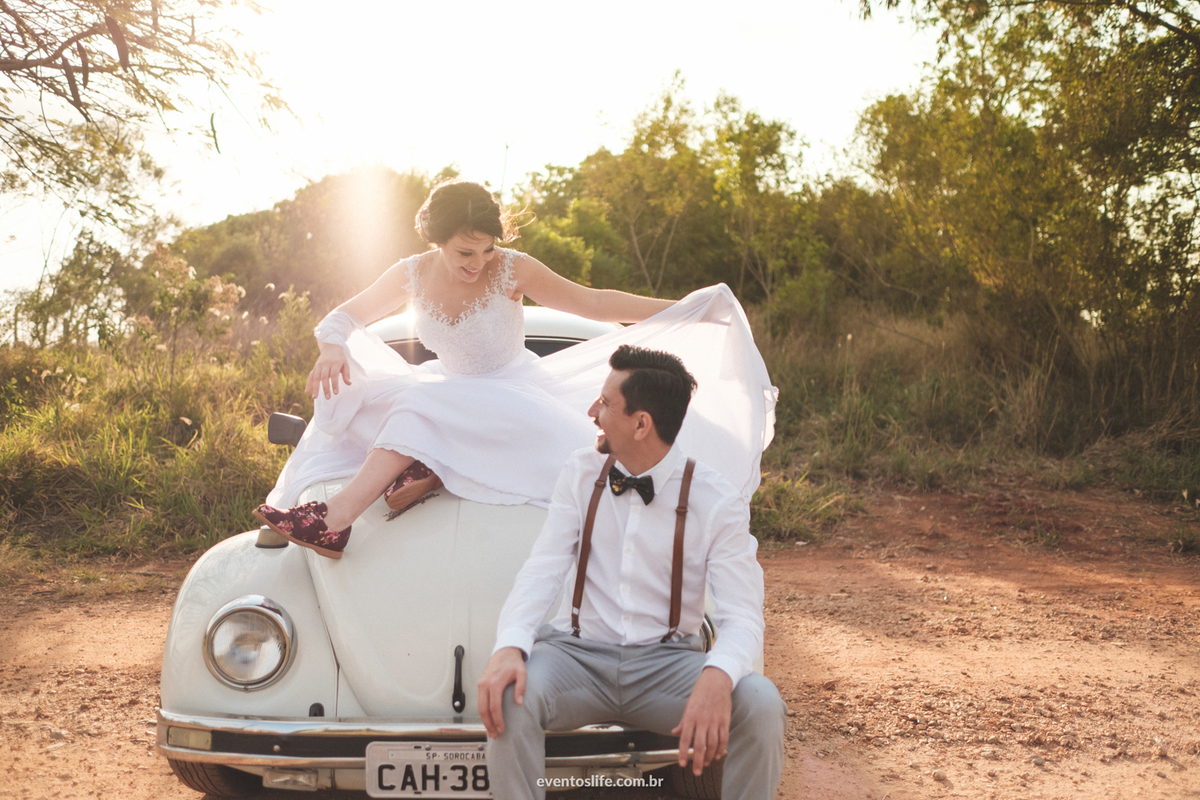Casamento Ingrid e Cri Life Fotografia Capolino Sorocaba Mini Wedding Fotografia espontânea Documental Alex Oliveira Cyndi Omoto Case de Dia First look Fotos no campo Casamento rústico Vintage fusca