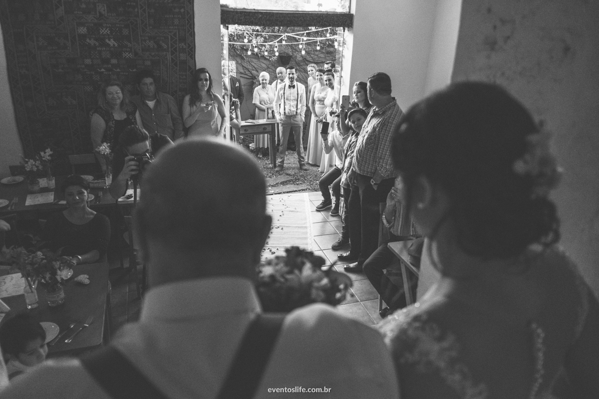 Casamento Ingrid e Cri Life Fotografia Capolino Sorocaba Mini Wedding Fotografia espontânea Documental Alex Oliveira Cyndi Omoto Case de Dia First look Fotos no campo Casamento rústico Vintage Cerimônia Entrada da noiva