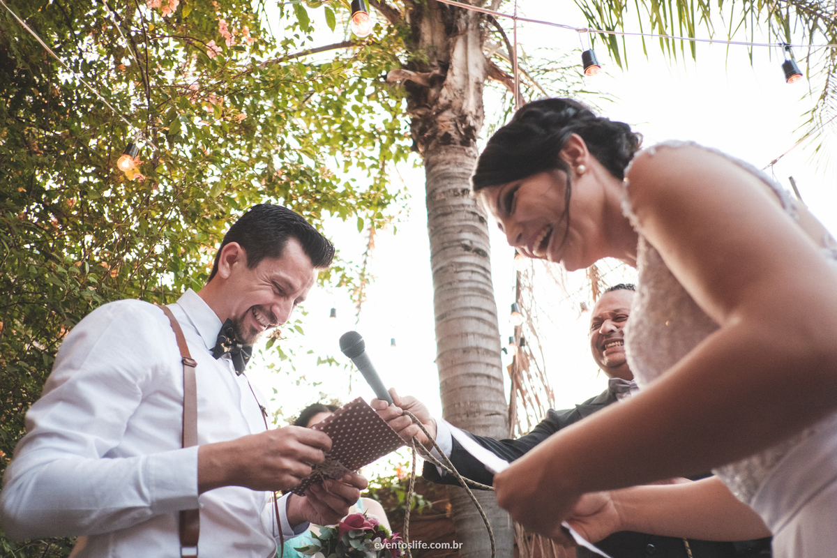 Casamento Ingrid e Cri Life Fotografia Capolino Sorocaba Mini Wedding Fotografia espontânea Documental Alex Oliveira Cyndi Omoto Case de Dia First look Fotos no campo Casamento rústico Vintage Cerimônia