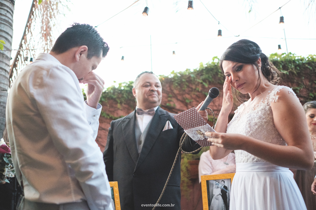 Casamento Ingrid e Cri Life Fotografia Capolino Sorocaba Mini Wedding Fotografia espontânea Documental Alex Oliveira Cyndi Omoto Case de Dia First look Fotos no campo Casamento rústico Vintage Cerimônia votos vows