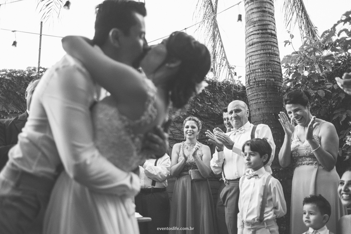 Casamento Ingrid e Cri Life Fotografia Capolino Sorocaba Mini Wedding Fotografia espontânea Documental Alex Oliveira Cyndi Omoto Case de Dia First look Fotos no campo Casamento rústico Vintage Cerimônia Beijo dos noivos