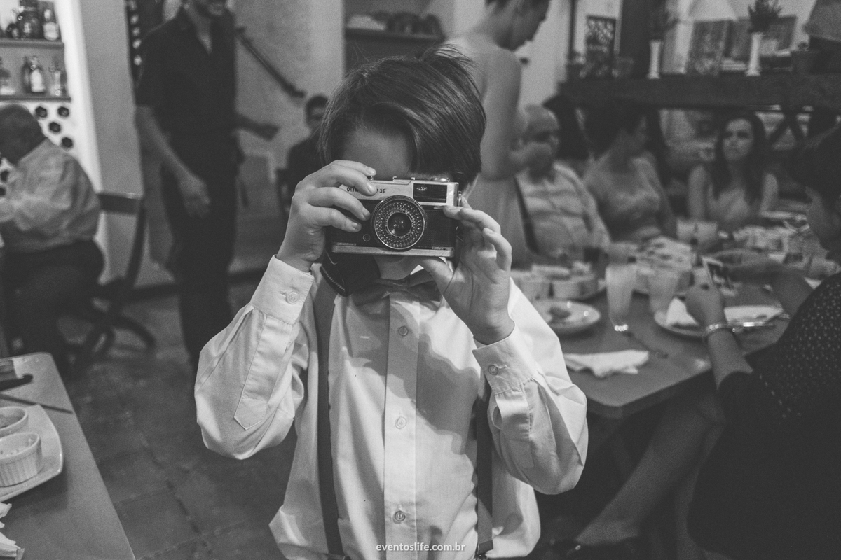 Casamento Ingrid e Cri Life Fotografia Capolino Sorocaba Mini Wedding Fotografia espontânea Documental Alex Oliveira Cyndi Omoto Case de Dia  Casamento rústico Vintage Retrato dos noivos Menino fotografando criança