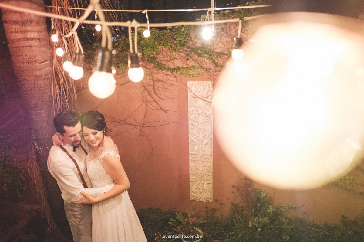 Casamento Ingrid e Cri Life Fotografia Capolino Sorocaba Mini Wedding Fotografia espontânea Documental Alex Oliveira Cyndi Omoto Case de Dia  Casamento rústico Vintage Retrato dos noivos Luzinhas 