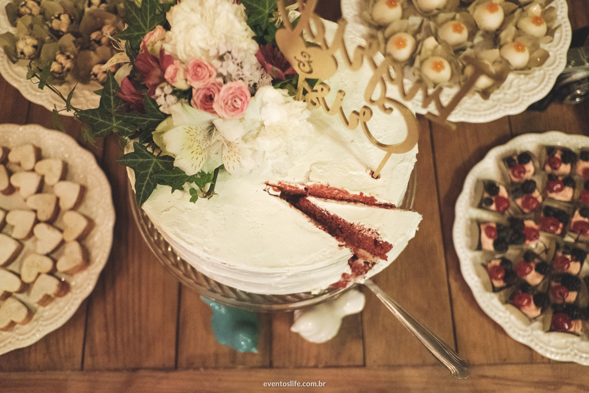 Casamento Ingrid e Cri Life Fotografia Capolino Sorocaba Mini Wedding Fotografia espontânea Documental Alex Oliveira Cyndi Omoto Case de Dia First look Fotos no campo Casamento rústico Vintage Corte do Bolo Leila Savioli