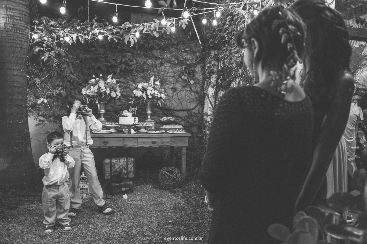 Casamento Ingrid e Cri Life Fotografia Capolino Sorocaba Mini Wedding Fotografia espontânea Documental Alex Oliveira Cyndi Omoto Case de Dia  Casamento rústico Vintage Retrato dos noivos Menino fotografando criança