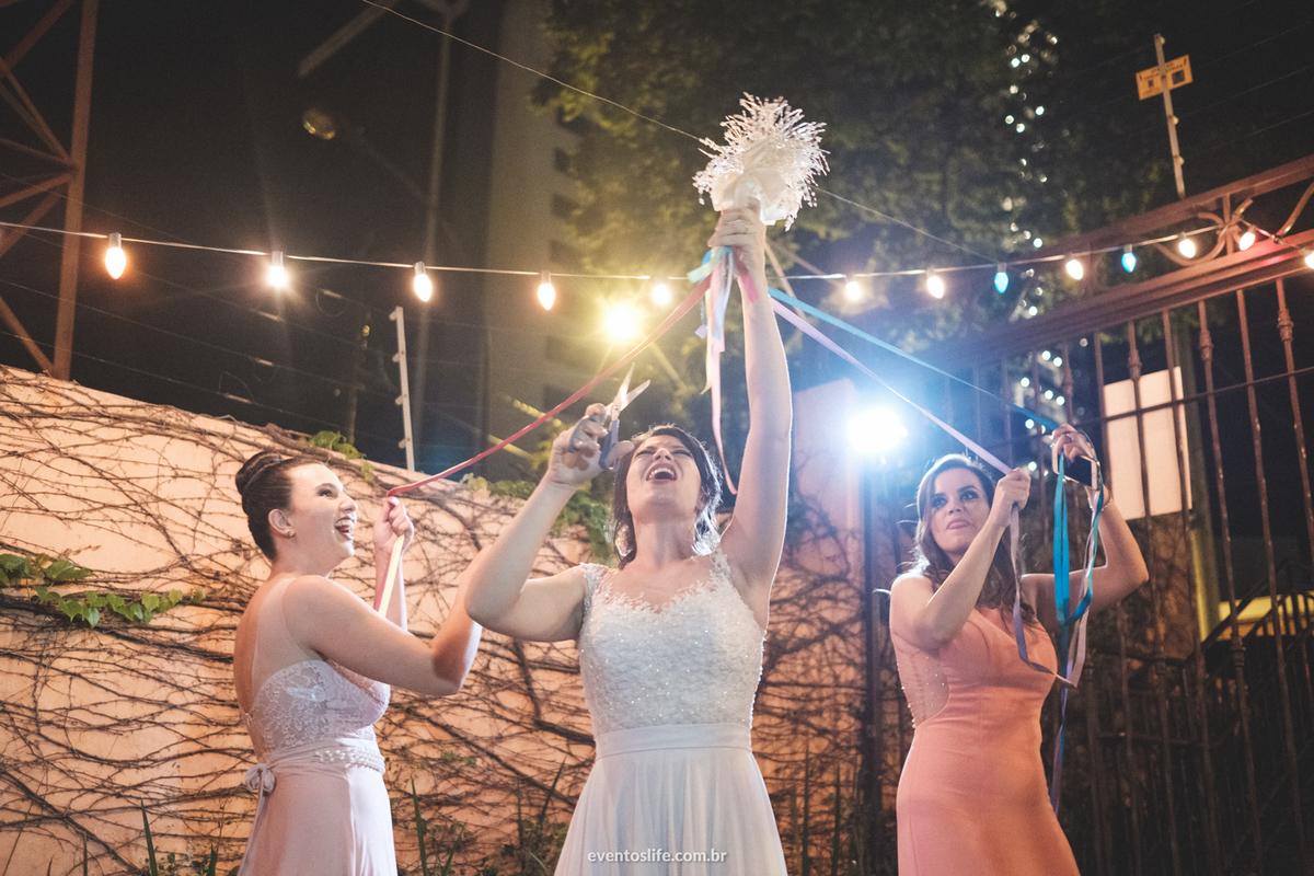 Casamento Ingrid e Cri Life Fotografia Capolino Sorocaba Mini Wedding Fotografia espontânea Documental Alex Oliveira Cyndi Omoto Case de Dia  Casamento rústico Vintage buquê de fitas