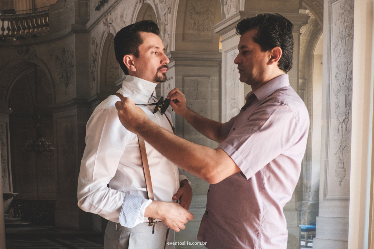 Casamento Ingrid e Cri Life Fotografia Capolino Sorocaba Mini Wedding Fotografia espontânea Documental Alex Oliveira Cyndi Omoto Case de Dia making of groom noivo borboletas by lis gravata irmão família