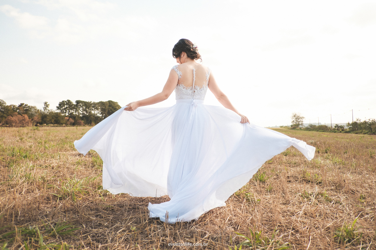 Casamento Ingrid e Cri Life Fotografia Capolino Sorocaba Mini Wedding Fotografia espontânea Documental Alex Oliveira Cyndi Omoto Case de Dia First look noivos se vendo antes da cerimônia noiva linda vestido esvoaçante Rafael Maluzi