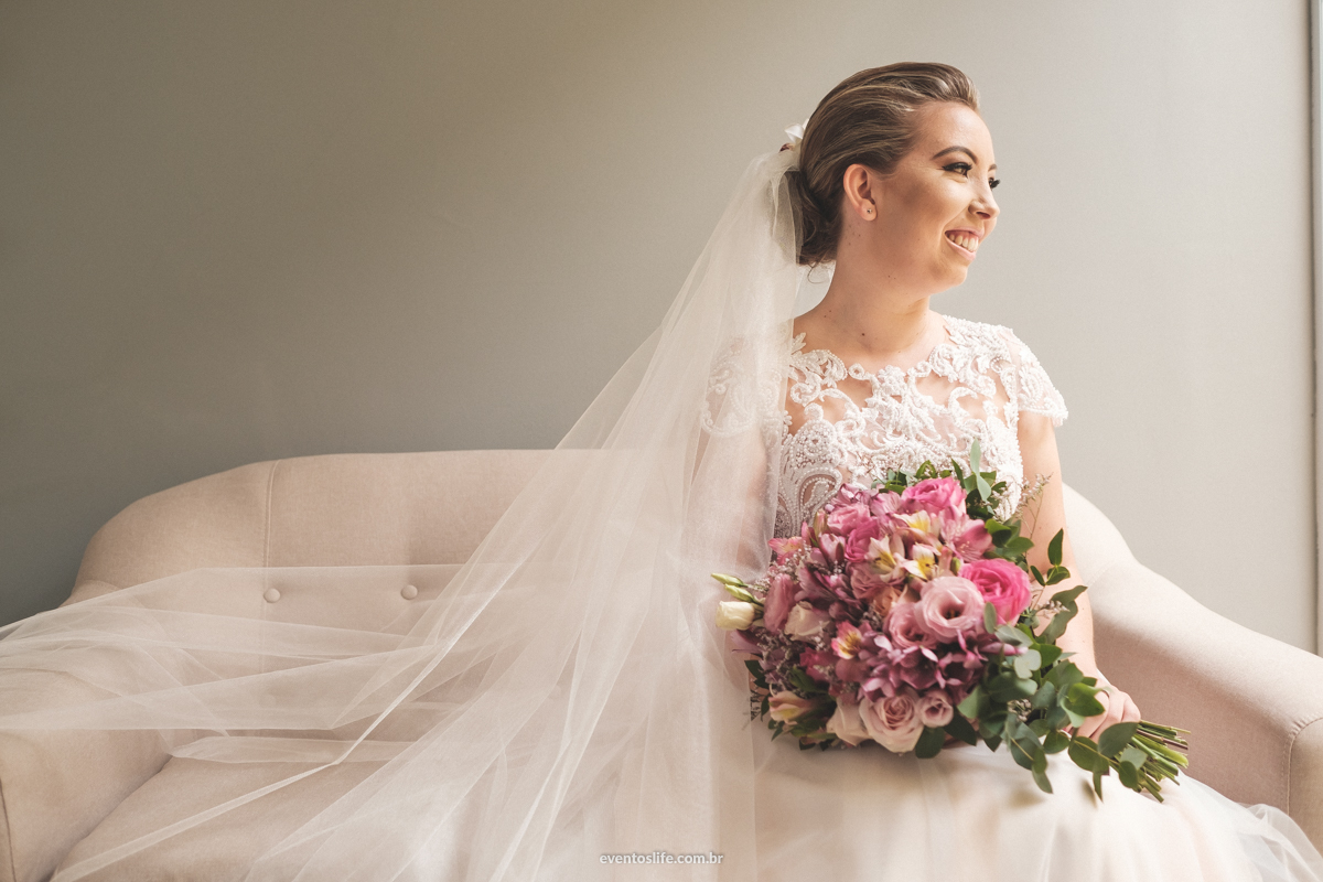 Casamento Amanda e Bruno Life Fotografia Sorocaba Cyndi Omoto Alex Oliveira Chácara Santa Victória Fotografia de casamento espontânea noivas 2018 casamento 2018 casamento de dia decoração de casamento retrato da noiva buquê rosa bouquet luz natural