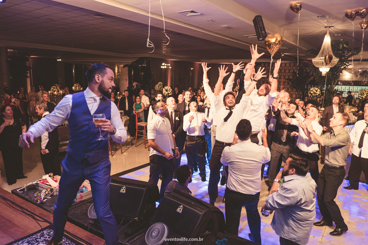 Casamento Thalita e Adriano, Limeira - SP, Destination Wedding, Destination Photographer, Life Fotografia, Cyndi Omoto, Alex Oliveira, Fotografia Criativa de casamento, Espontânea, Casamento 2018, Inspiração para casamento, black lable, noivo jogando