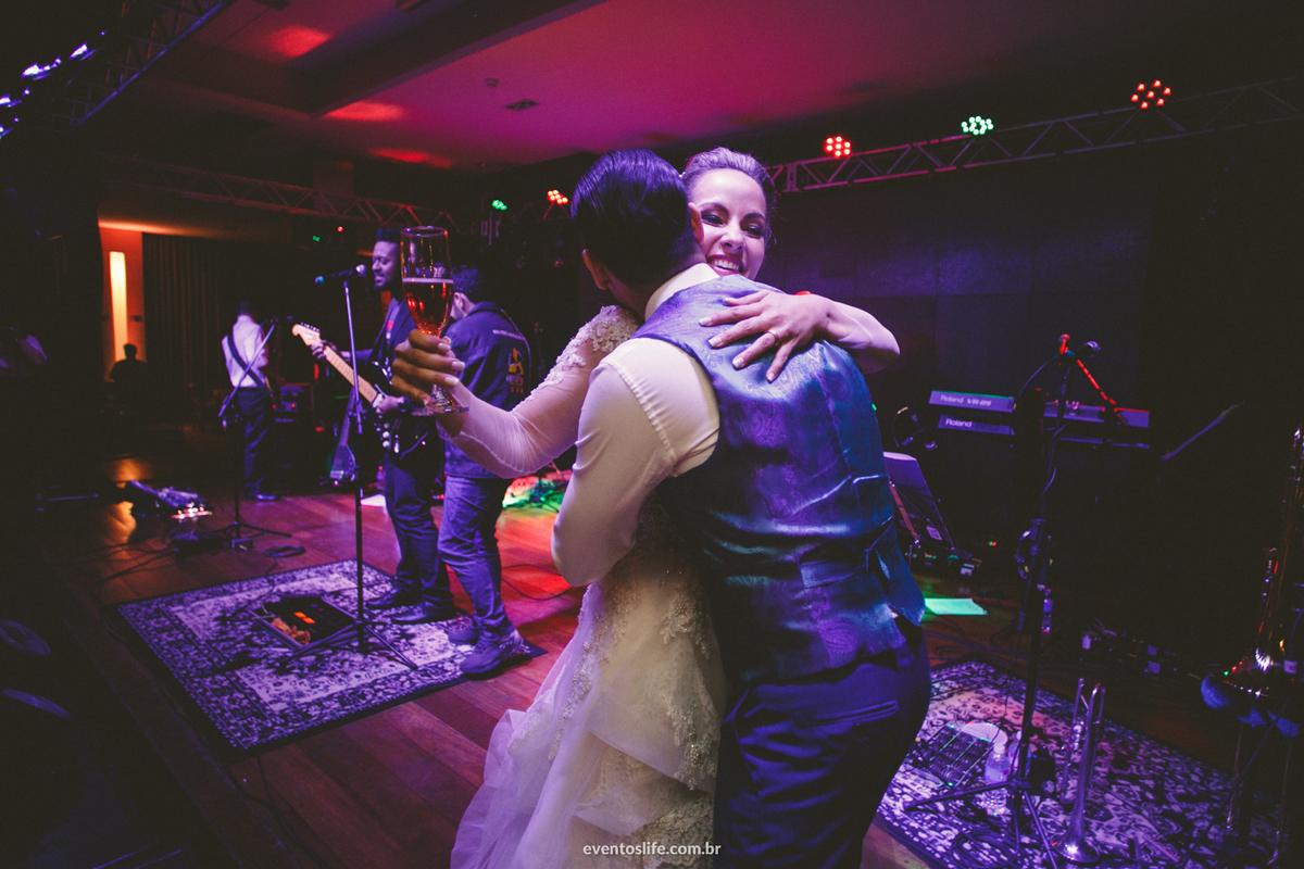 Casamento Thalita e Adriano, Limeira - SP, Destination Wedding, Destination Photographer, Life Fotografia, Cyndi Omoto, Alex Oliveira, Fotografia Criativa de casamento, Espontânea, Casamento 2018, Inspiração para casamento, noivos se abraçando