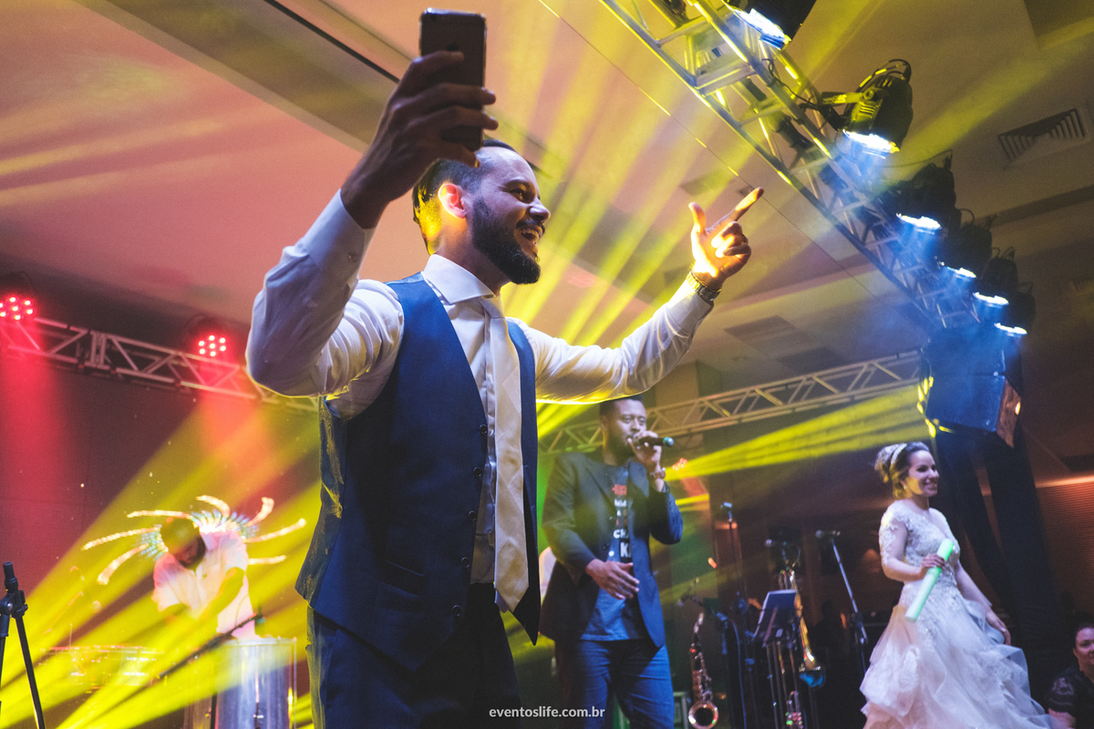 Casamento Thalita e Adriano, Limeira - SP, Destination Wedding, Destination Photographer, Life Fotografia, Cyndi Omoto, Alex Oliveira, Fotografia Criativa de casamento, Espontânea, Casamento 2018, Inspiração para casamento, noivo no palco