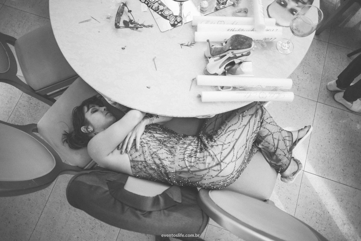 Casamento Thalita e Adriano, Limeira - SP, Destination Wedding, Destination Photographer, Life Fotografia, Cyndi Omoto, Alex Oliveira, Fotografia Criativa de casamento, Espontânea, Casamento 2018, Inspiração, fim de festa, wasted, convidada dormindo