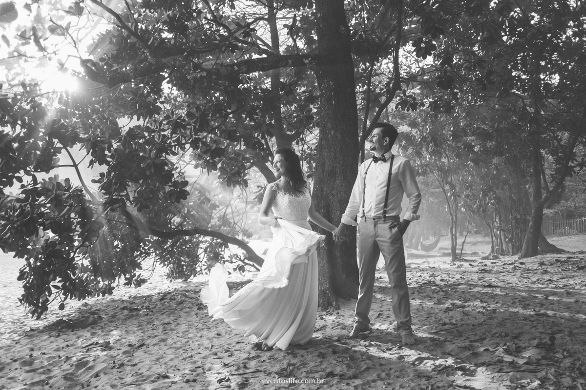ensaio fotográfico na praia paradisíaca Ilha Bela Bonete São Paulo Brasil Trash The Dress Noivos Life Fotografia de Casamento Sorocaba Noivas 2018 Destination Photographers Beach Lua de Mel Honey Moon Vestidos de Noivos