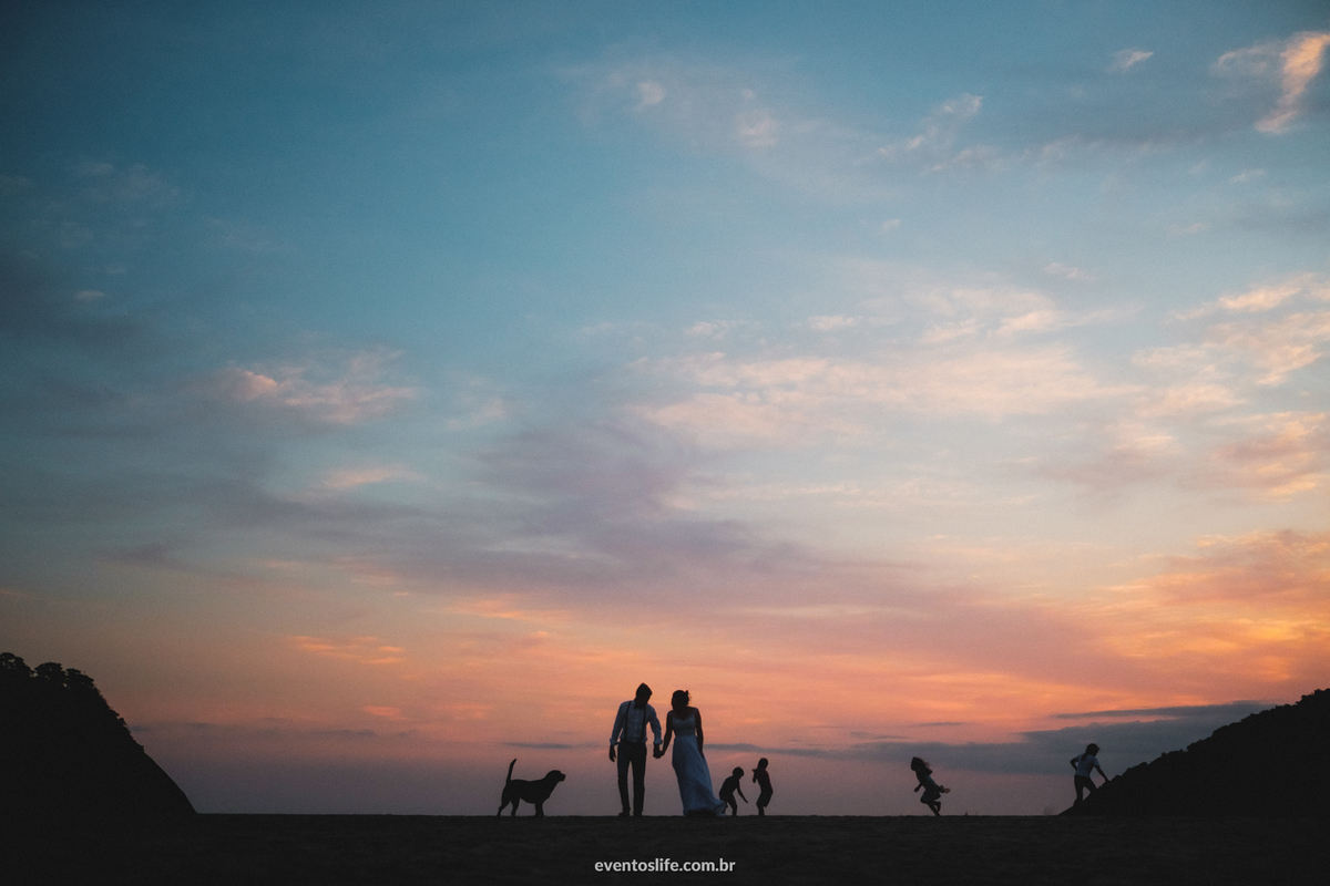 ensaio fotográfico na praia paradisíaca Ilha Bela Bonete São Paulo Brasil Trash The Dress Noivos Life Fotografia de Casamento Sorocaba Noivas 2018 Destination Photographers Beach Lua de Mel Honey Moon Silhueta Pôr do Sol Sunset