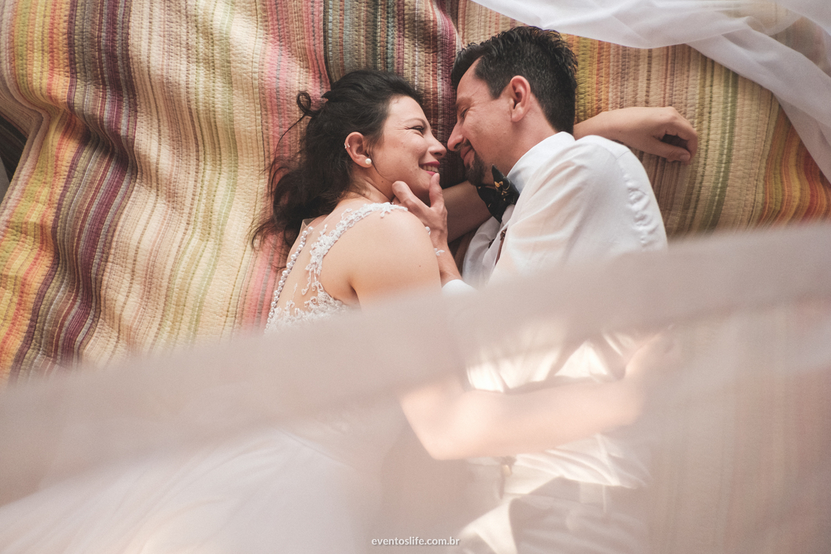 ensaio fotográfico na praia paradisíaca Ilha Bela Bonete São Paulo Brasil Trash The Dress Noivos Life Fotografia de Casamento Sorocaba Noivas 2018 Destination Photographers Beach Lua de Mel Honey Moon  Casal Feliz