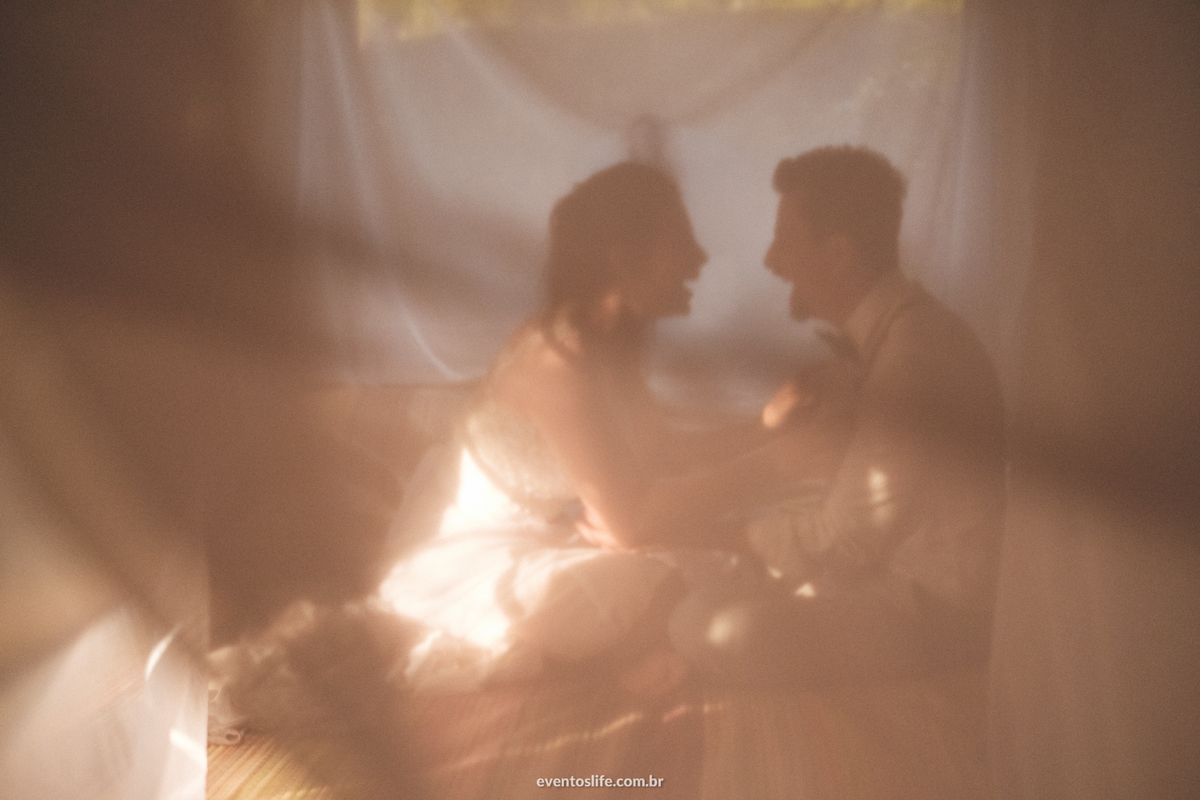 ensaio fotográfico na praia paradisíaca Ilha Bela Bonete São Paulo Brasil Trash The Dress Noivos Life Fotografia de Casamento Sorocaba Noivas 2018 Destination Photographers Beach Lua de Mel Honey Moon  Casal na Cama