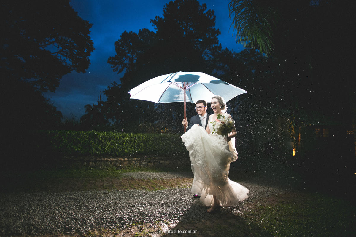 Casamento Ketelin e Bruno, Chateau Du Plas, Case de Dia, Lugar para casamentos incrível, Life Fotografia, Fotografia de casamento Sorocaba, Criativo, Casamento diferente, Noivas 2018, Amor, Natureza, Wedding, retrato dos noivos, portrait, chuva