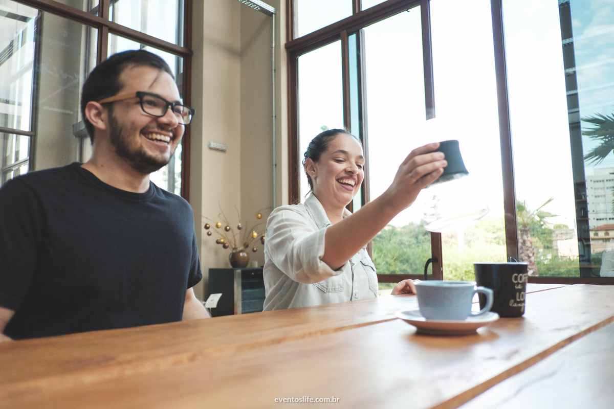 Ensaio Camila e Guilherme Life Fotografia de casamento sorocaba São Paulo Brasil Fotografia Espontânea Luz Natural Bendita Cafeína Coffee Lovers Amantes de Café Ensaio Pré Casamento Ensaio Fotográfico Criativo Noivos Yes I Do Felizes