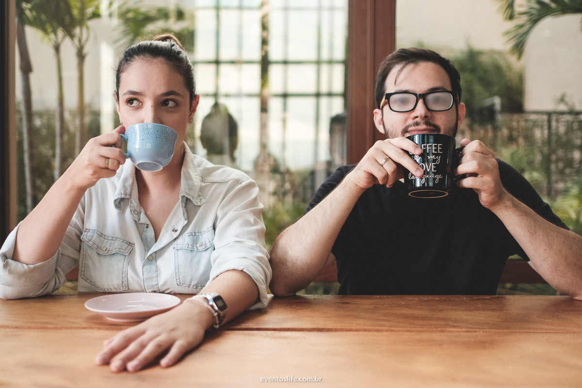 Ensaio Camila e Guilherme Life Fotografia de casamento sorocaba São Paulo Brasil Fotografia Espontânea Luz Natural Bendita Cafeína Coffee Lovers Amantes de Café Ensaio Pré Casamento Ensaio Fotográfico Criativo Noivos Yes I Do óculos embaçados 