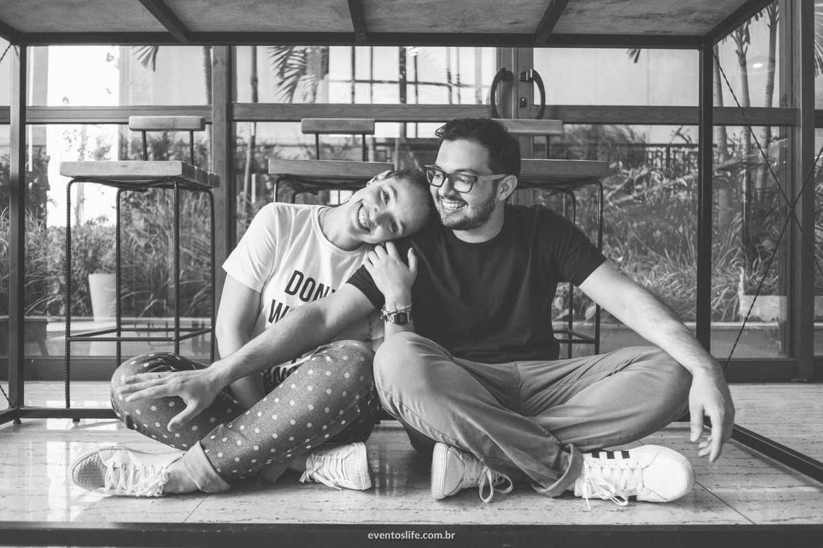 Ensaio Camila e Guilherme Life Fotografia de casamento sorocaba São Paulo Brasil Fotografia Espontânea Luz Natural Bendita Cafeína Coffee Lovers Amantes de Café Ensaio Pré Casamento Ensaio Fotográfico Criativo Noivos Yes I Do embaixo da mesa