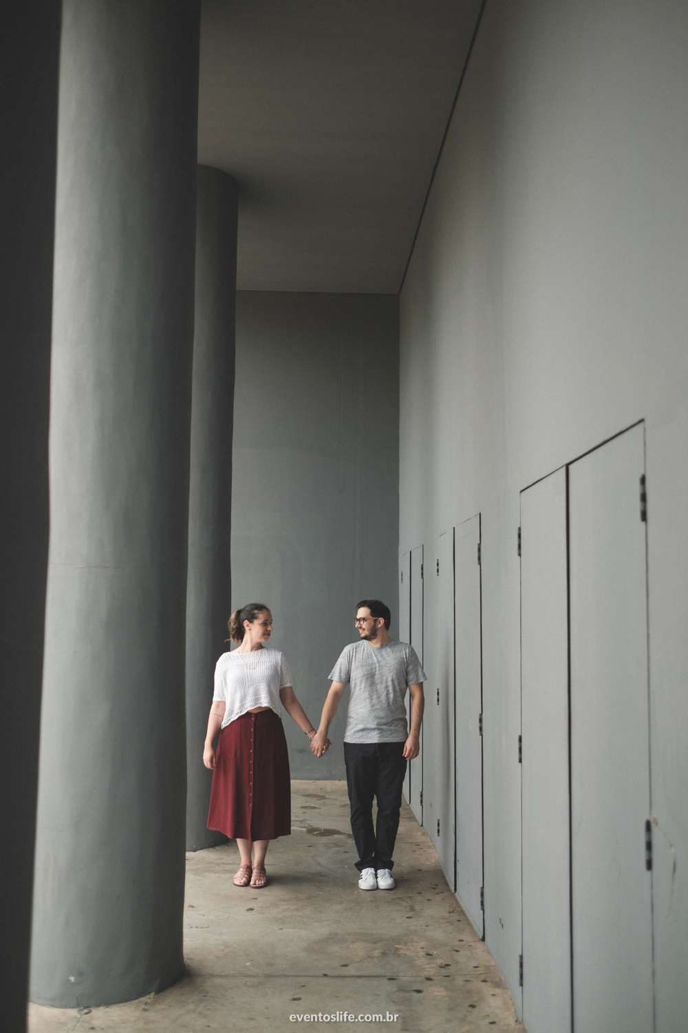 Ensaio Camila e Guilherme Life Fotografia de casamento sorocaba São Paulo Brasil Fotografia Espontânea Luz Natural Bendita Cafeína Coffee Lovers Amantes de Café Ensaio Pré Casamento Ensaio Fotográfico Criativo Noivos Yes I Do de mãos dadas
