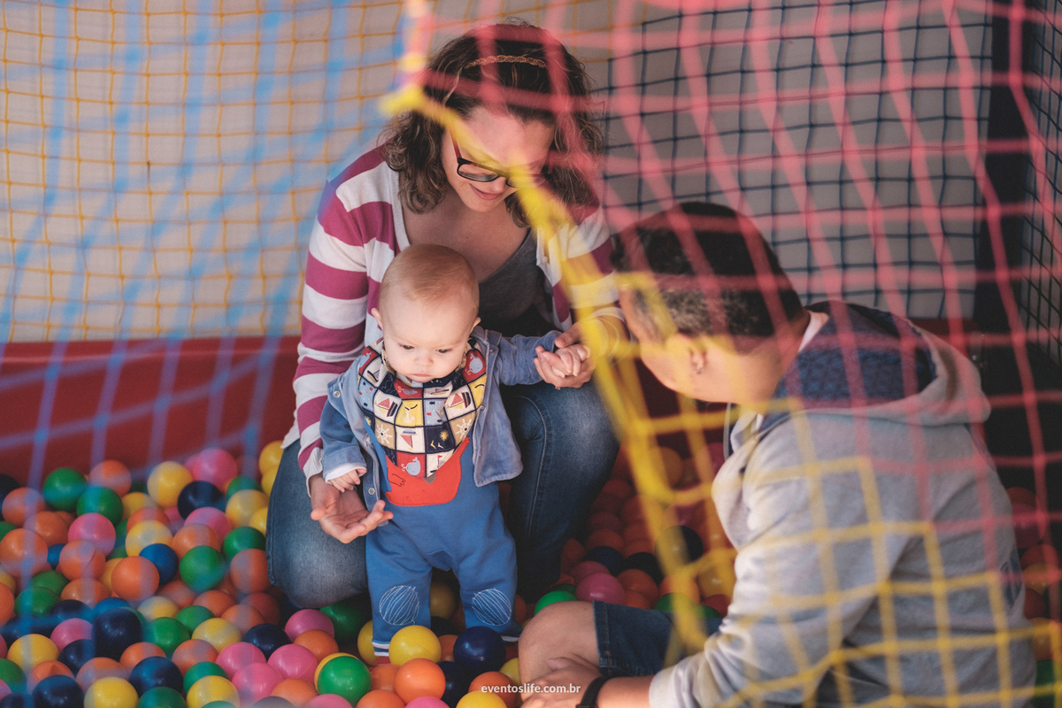 Acompanhamento primeiro ano infantil Bento Life Fotografia de família Sorocaba São Paulo Ensaio Fotográfico de criança bebê documentário crescimento primeiros passos Cyndi Omoto Alex Oliveira Amor Love piscina de bolinhas