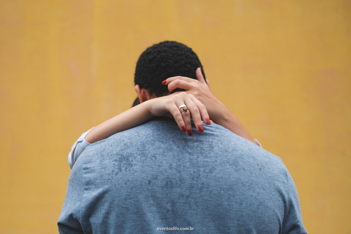 Ensaio Casal, Pré casamento, pré wedding, fotos em casa, namorados, noivos, vida a dois, amor, união, Life Fotografia, Cyndi Omoto, Alex Oliveira, Fotografia Criativa, Fotografia Espontânea, Melhor fotógrafo de Sorocaba, mãos na nuca