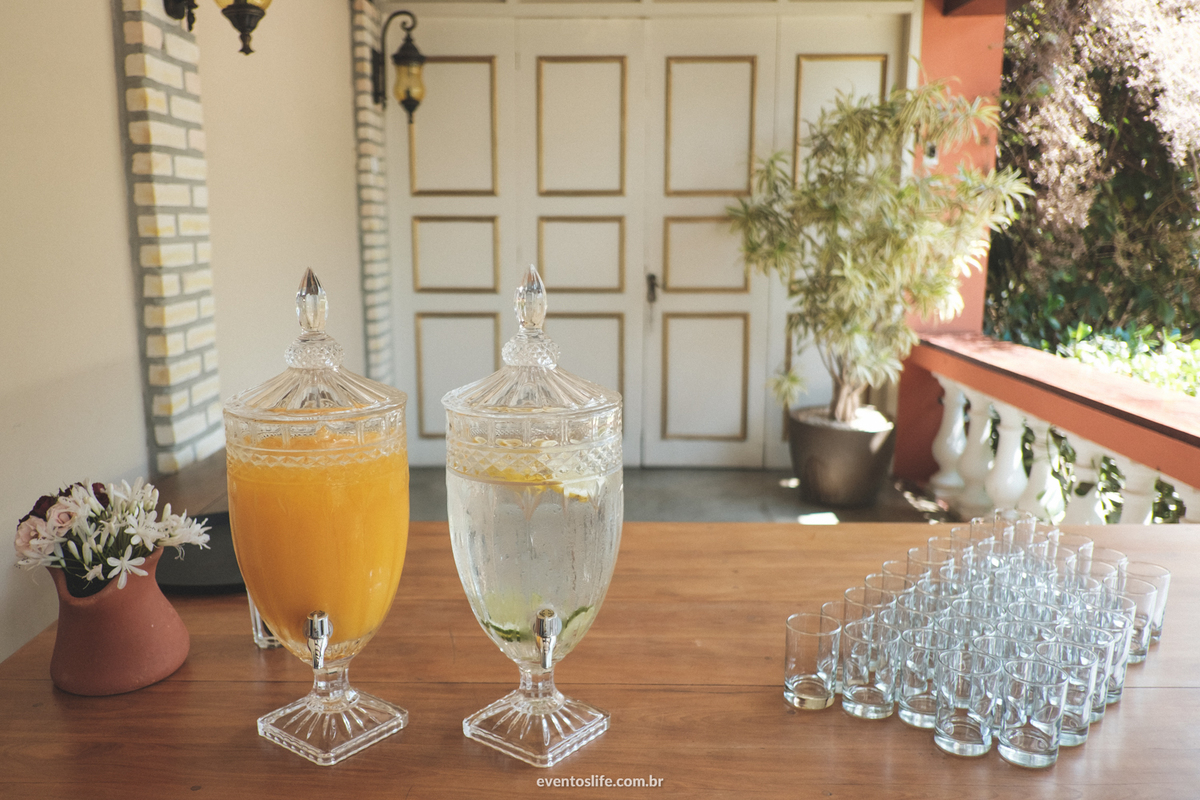 Casamento de dia Santa Victória Sorocaba Amanda e Bruno, Life Fotografia, Cyndi Omoto, Alex Oliveira, Trio Macaíba, Fotografia de casamento Sorocaba, Luz Natural, Noivas 2018, Vou casar, Decoração de casamento, Wedding day, arranjo de mesa, flores, suco