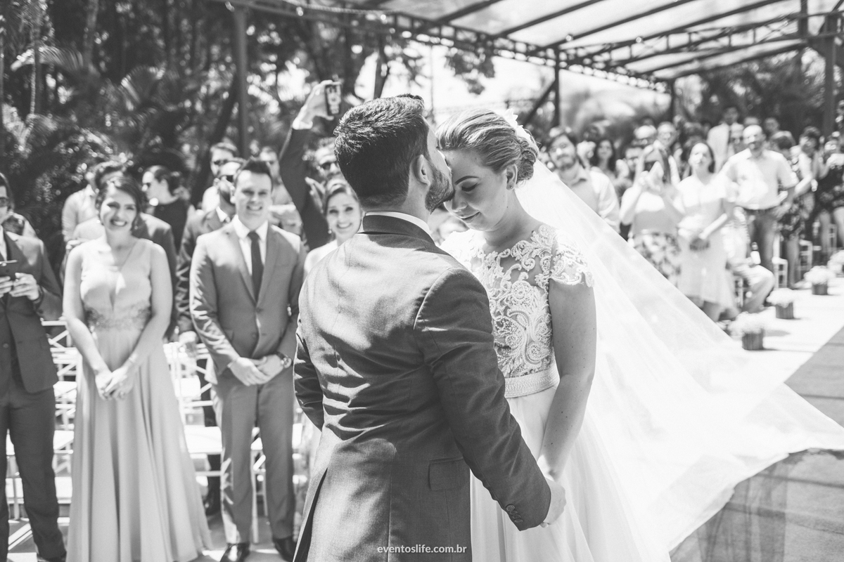 Casamento de dia Santa Victória Sorocaba Amanda e Bruno, Life Fotografia, Cyndi Omoto, Alex Oliveira, Trio Macaíba, Fotografia de casamento Sorocaba, Luz Natural, Noivas 2018, Vou casar, cerimônia, grande dia, yes i do, noivos, beijo na testa