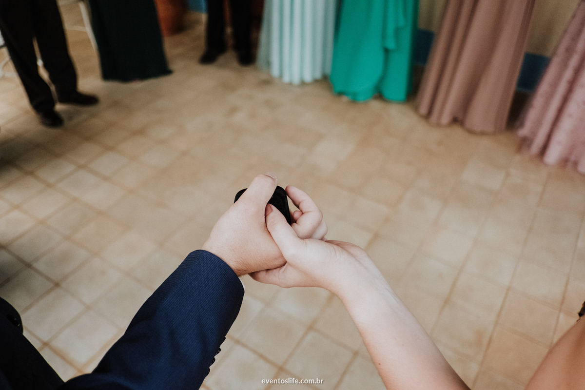 Casamento Camila e Guilherme, Fotógrafo de Casamento Sorocaba, Bendita Cafeína, Life Fotografia, Chácara Santa Victória, Case de dia, Inspiração para noivas, be bride, noivas 2018, fotografia espontânea, Sacré Sucrê, Capela Santiago, aliança, rings