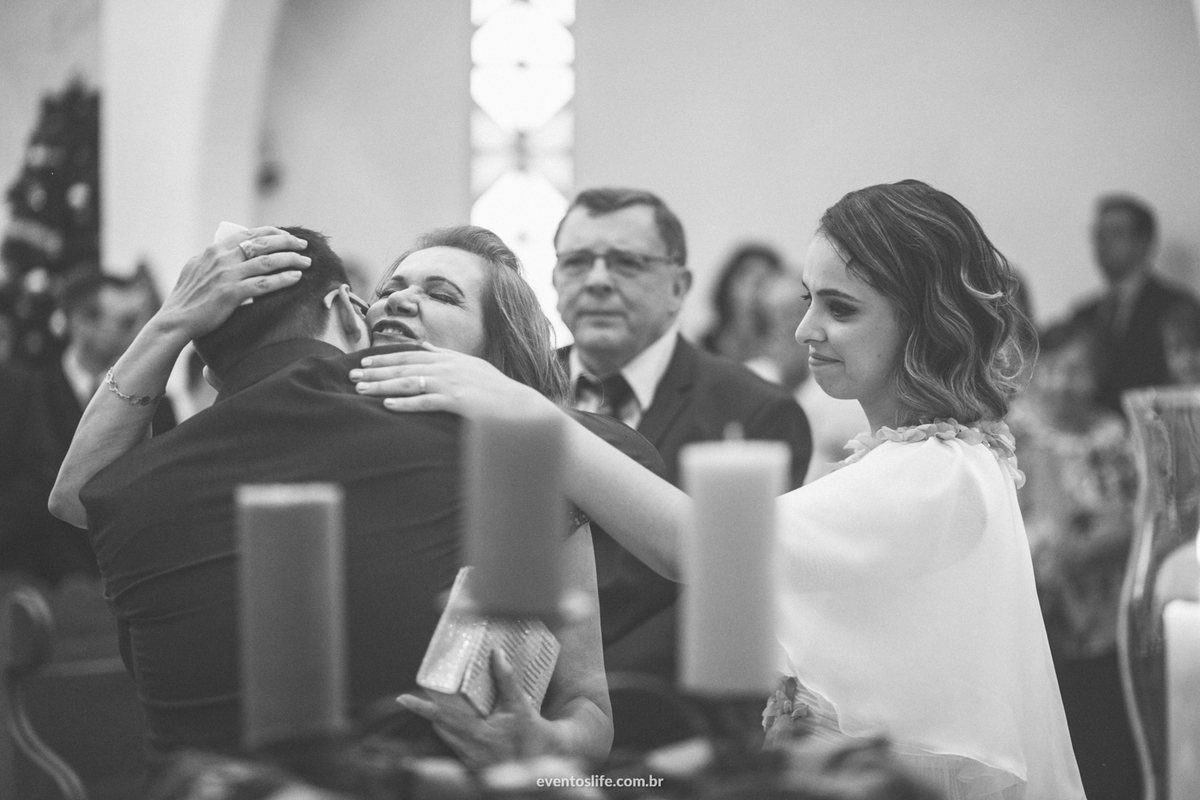 Casamento Camila e Guilherme, Fotógrafo de Casamento Sorocaba, Bendita Cafeína, Life Fotografia, Chácara Santa Victória, Case de dia, Inspiração para noivas, be bride, noivas 2018, fotografia espontânea, Sacré Sucrê, Capela Santiago, abraço nos pais