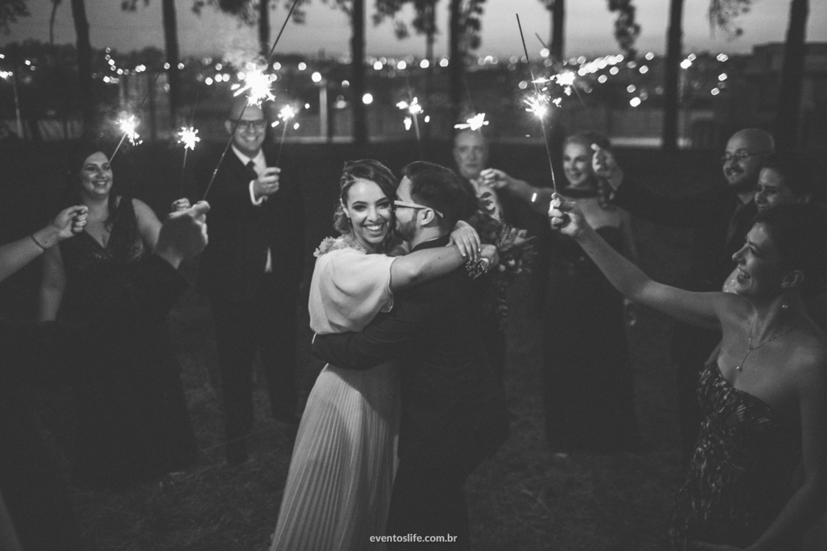 Casamento Camila e Guilherme, Fotógrafo de Casamento Sorocaba, Bendita Cafeína, Life Fotografia, Chácara Santa Victória, Case de dia, Inspiração para noivas, be bride, noivas 2018, fotografia espontânea, Capela Santiago, padrinhos com sparkles, luzinhas