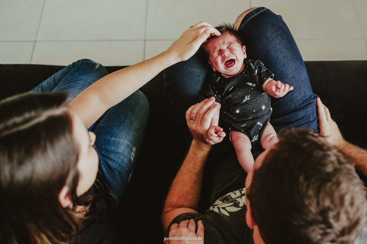 Ensaio família, sessão de fotos, fotografia espontânea, Life Fotografia Sorocaba, São Paulo, Interior, family, acompanhamento do bebê, crescimento do bebê, fotos de bebê, primeiro ano de vida, dinossauros, documental, pais de primeira viagem, choro