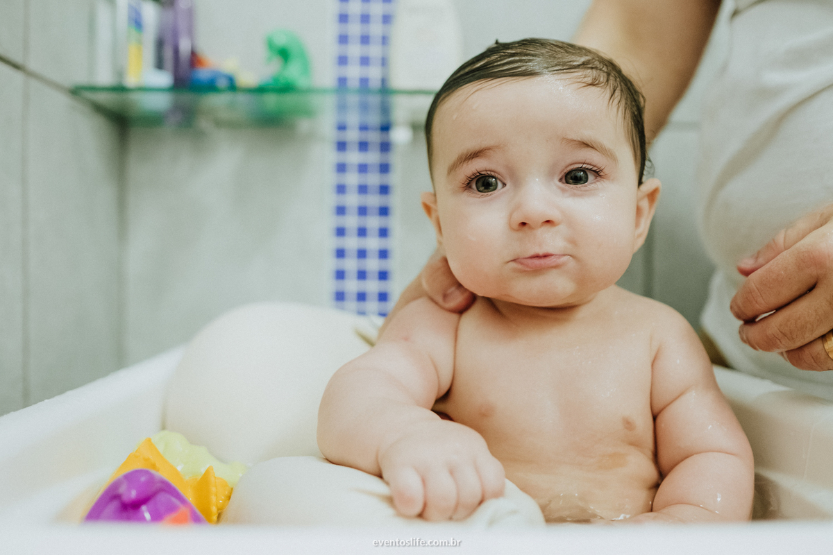 Ensaio família, sessão de fotos, fotografia espontânea, Life Fotografia Sorocaba, São Paulo, Interior, family, acompanhamento do bebê, crescimento do bebê, fotos de bebê, primeiro ano de vida, dinossauros, documental, bico, banho
