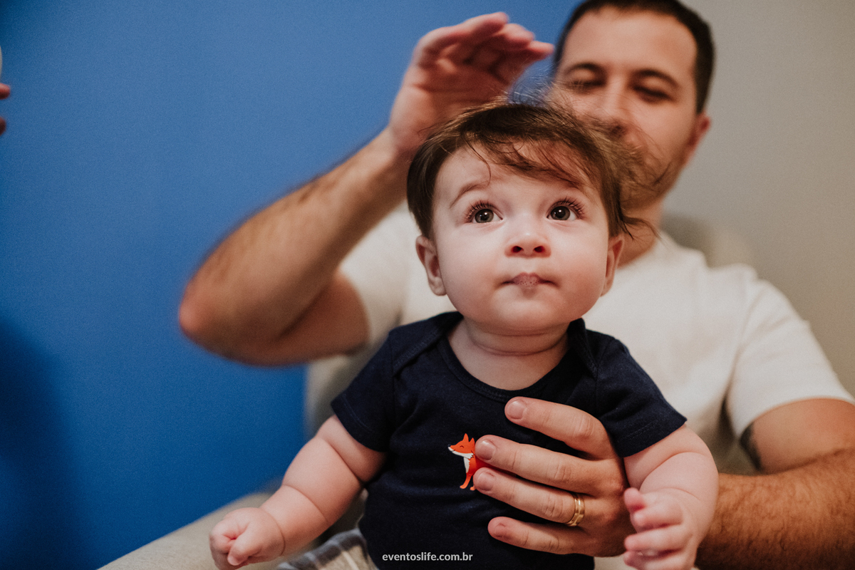 Ensaio família, sessão de fotos, fotografia espontânea, Life Fotografia Sorocaba, São Paulo, Interior, family, acompanhamento do bebê, crescimento do bebê, fotos de bebê, primeiro ano de vida, dinossauros, documental, secando o cabelo