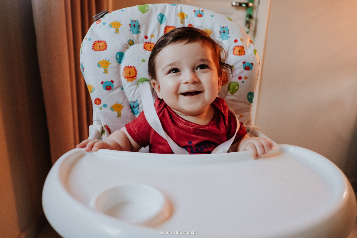 Ensaio família, sessão de fotos, fotografia espontânea, Life Fotografia Sorocaba, São Paulo, Interior, family, acompanhamento do bebê, crescimento do bebê, fotos de bebê, primeiro ano de vida, dinossauros, documental, primeira fruta