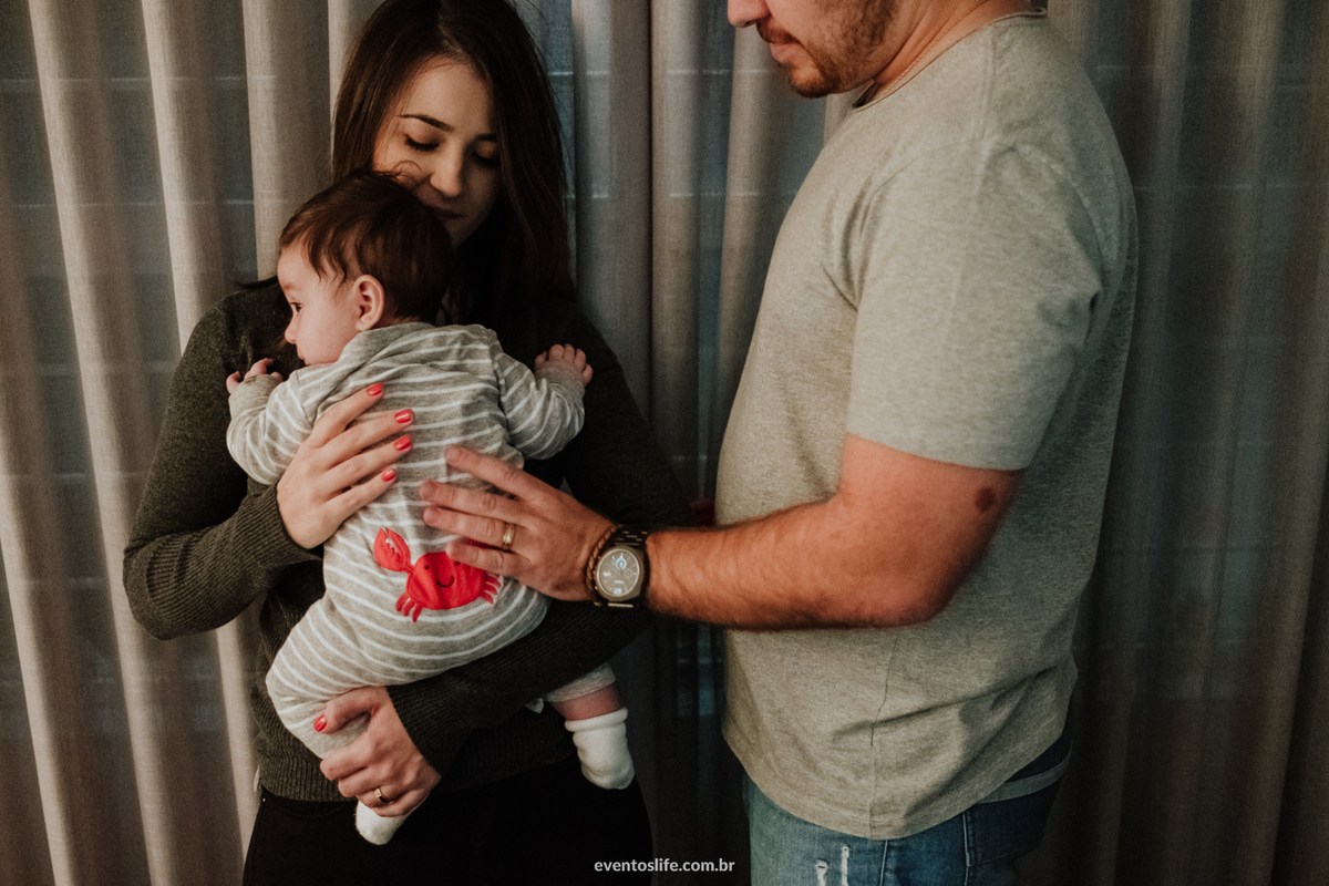 Ensaio família, sessão de fotos, fotografia espontânea, Life Fotografia Sorocaba, São Paulo, Interior, family, acompanhamento do bebê, crescimento do bebê, fotos de bebê, primeiro ano de vida, dinossauros, documental, segundo mês