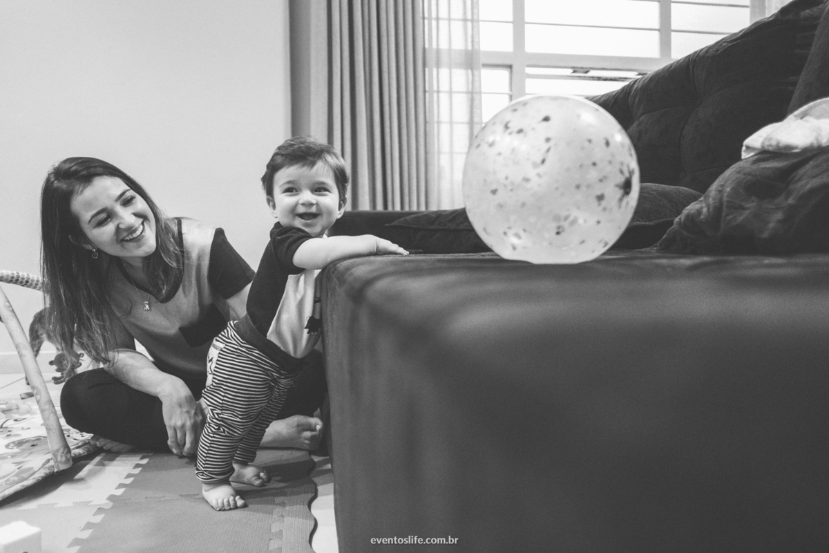 Ensaio família, sessão de fotos, fotografia espontânea, Life Fotografia Sorocaba, São Paulo, Interior, family, acompanhamento do bebê, crescimento do bebê, fotos de bebê, primeiro ano de vida, dinossauros, documental, andando pela primeira vez