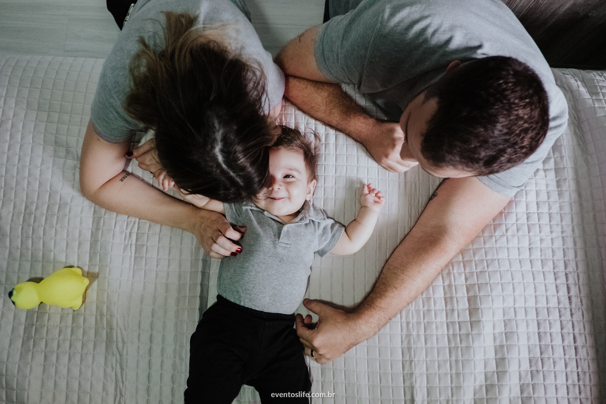 Ensaio família, sessão de fotos, fotografia espontânea, Life Fotografia Sorocaba, São Paulo, Interior, family, acompanhamento do bebê, crescimento do bebê, fotos de bebê, primeiro ano de vida, dinossauros, documental, brincando com o seu filho