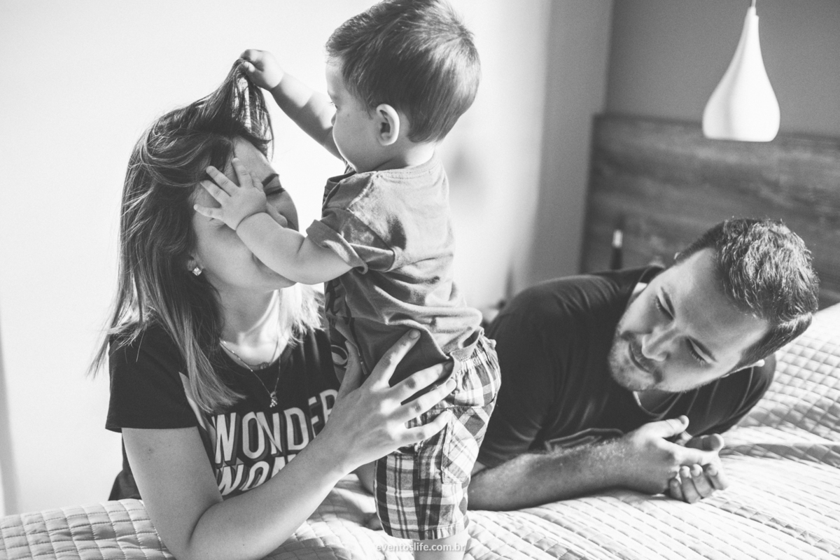Ensaio família, sessão de fotos, fotografia espontânea, Life Fotografia Sorocaba, São Paulo, Interior, family, acompanhamento do bebê, crescimento do bebê, fotos de bebê, primeiro ano de vida, dinossauros, documental, puxão de cabelo