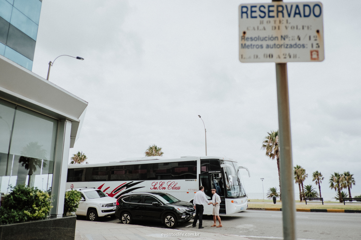 Casamento Mariana e Thiago, Life Fotografia, Montevidéu, Destination Wedding, Destination Photographers, Vinícolas, Bodas, Bodega, Case de Dia, Casamento no Campo, Ar Livre, Fotografia Espontânea, Fotografia de Casamento Sorocaba, ônibus, reservado