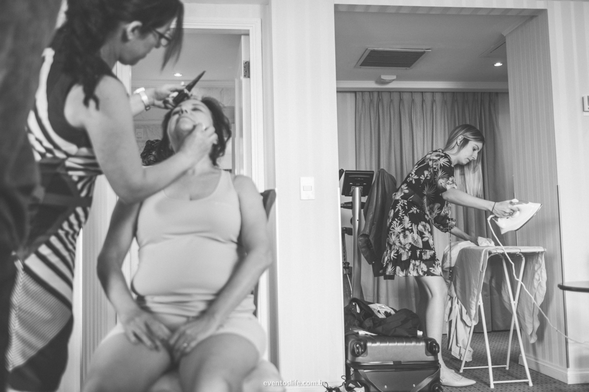 Casamento Mariana e Thiago, Life Fotografia, Montevidéu, Destination Wedding, Destination Photographers, Vinícolas, Bodas, Bodega, Case de Dia, Casamento no Campo, Ar Livre, Fotografia Espontânea, Fotografia de Casamento Sorocaba, Passando roupa, 