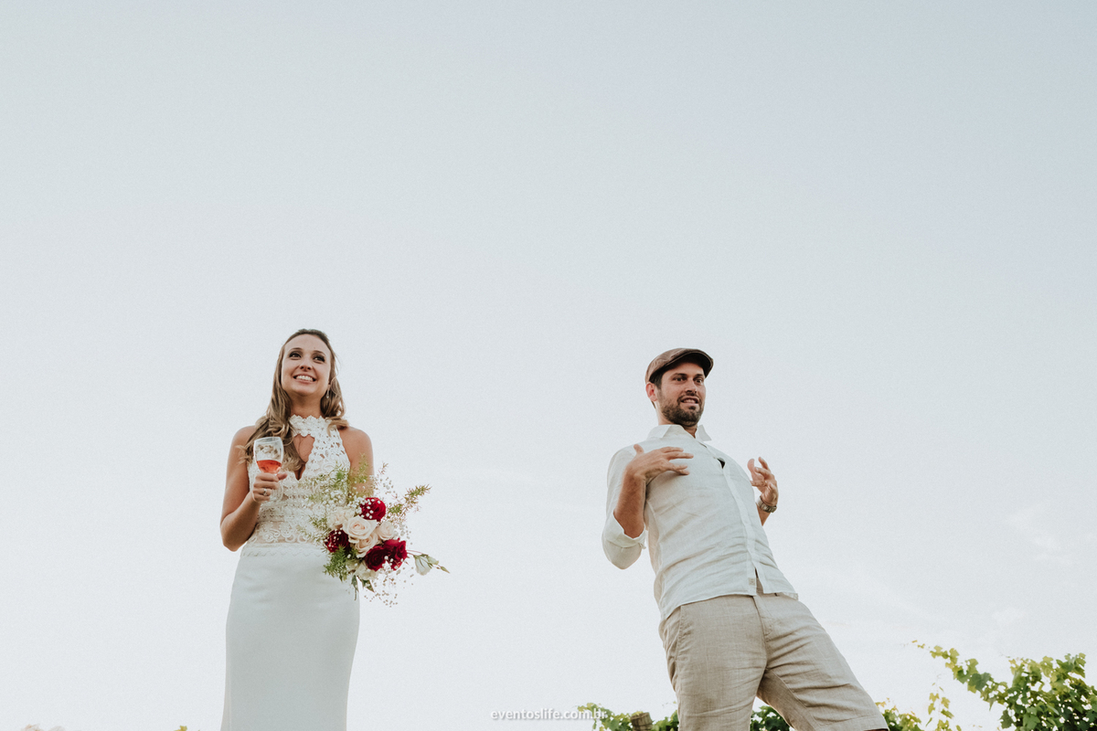 Casamento Mariana e Thiago, Life Fotografia, Montevidéu, Destination Wedding, Destination Photographers, Vinícolas, Bodas, Bodega, Case de Dia, Casamento no Campo, Ar Livre, Fotografia Espontânea, Fotografia de Casamento Sorocaba, Buquê, Brasileiros