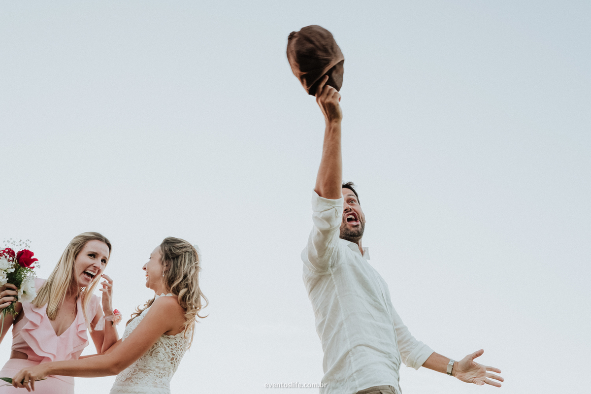 Casamento Mariana e Thiago, Life Fotografia, Montevidéu, Destination Wedding, Destination Photographers, Vinícolas, Bodas, Bodega, Case de Dia, Casamento no Campo, Ar Livre, Fotografia Espontânea, Fotografia de Casamento Sorocaba, piada, noivo