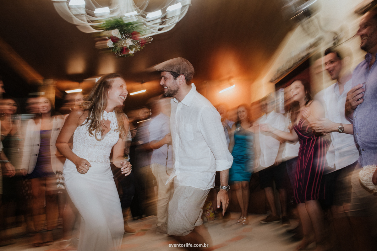 Casamento Mariana e Thiago, Life Fotografia, Montevidéu, Destination Wedding, Destination Photographers, Vinícolas, Bodas, Bodega, Case de Dia, Casamento no Campo, Ar Livre, Fotografia Espontânea, Fotografia de Casamento Sorocaba, Noivos comemorando