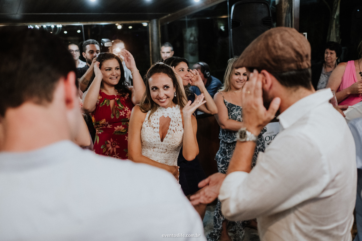 Casamento Mariana e Thiago, Life Fotografia, Montevidéu, Destination Wedding, Destination Photographers, Vinícolas, Bodas, Bodega, Case de Dia, Casamento no Campo, Ar Livre, Fotografia Espontânea, Fotografia de Casamento Sorocaba, Dança dos noivos