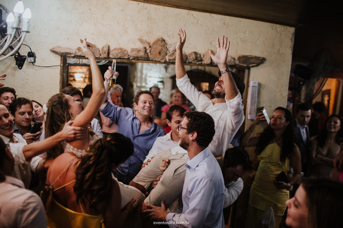 Casamento Mariana e Thiago, Life Fotografia, Montevidéu, Destination Wedding, Destination Photographers, Vinícolas, Bodas, Bodega, Case de Dia, Casamento no Campo, Ar Livre, Fotografia Espontânea, Fotografia de Casamento Sorocaba, Jogando noivo pro alto