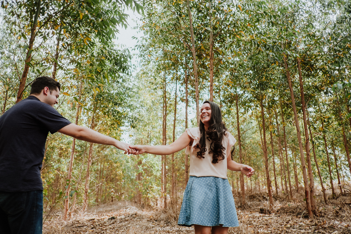 Ensaio Casal, Pré casamento, pré wedding, fotos ao ar livre, namorados, noivos, vida a dois, amor, união, Life Fotografia, Cyndi Omoto, Alex Oliveira, Fotografia Criativa, Fotos para Casamento, Noiva, Foto espontânea, Foto natural, Sorrisos, Dança